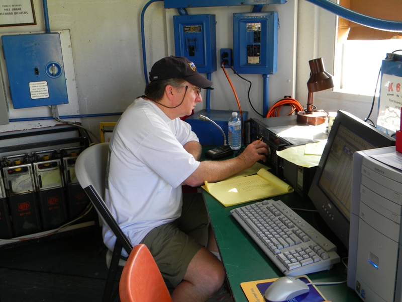 DF 530 pm Sat., Clay Davis operating.JPG - Clay Davis AB9A 5:30pm Saturday